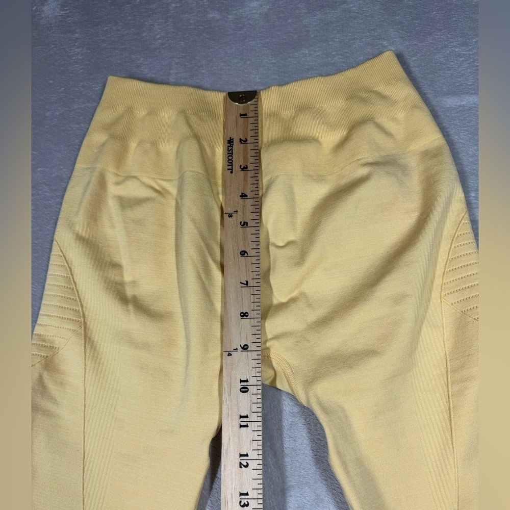 Alphalete Butter Yellow Surge Athletic Gym Leggings Size Medium - Picture 8 of 15